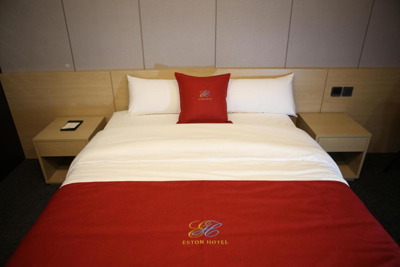 Chuncheon Eston Hotel Bagian luar foto