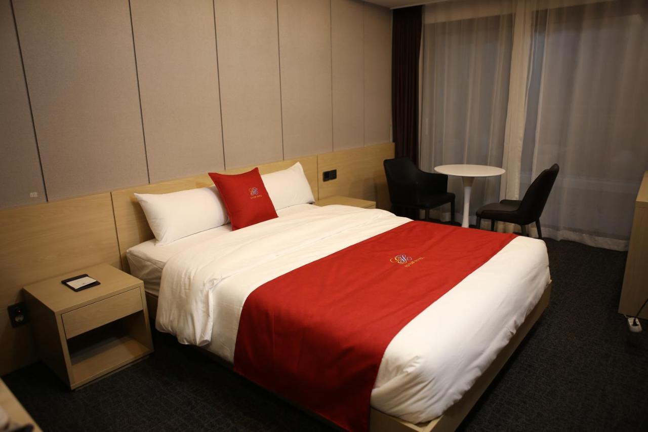 Chuncheon Eston Hotel Bagian luar foto