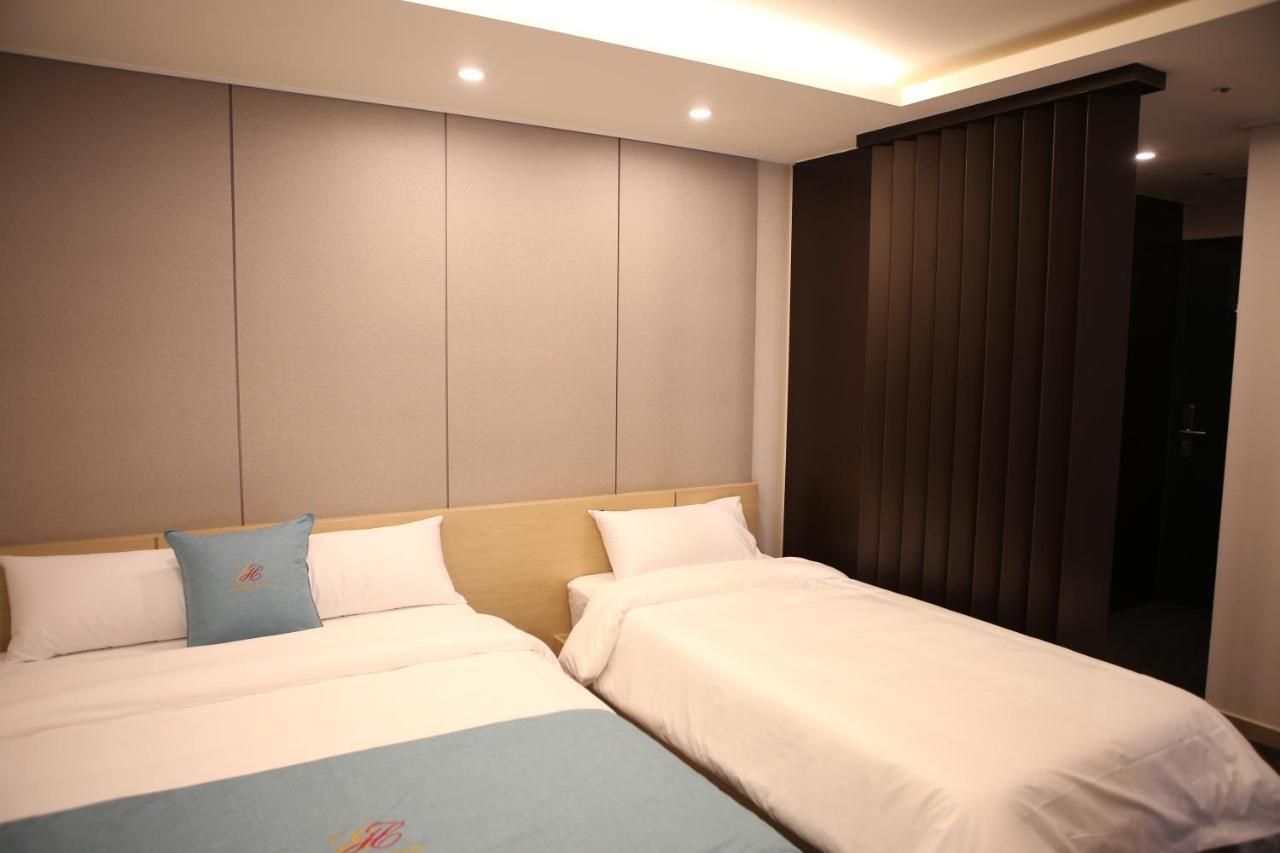 Chuncheon Eston Hotel Bagian luar foto