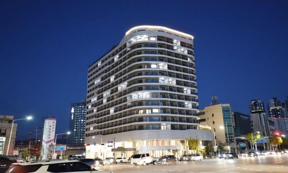 Chuncheon Eston Hotel Bagian luar foto