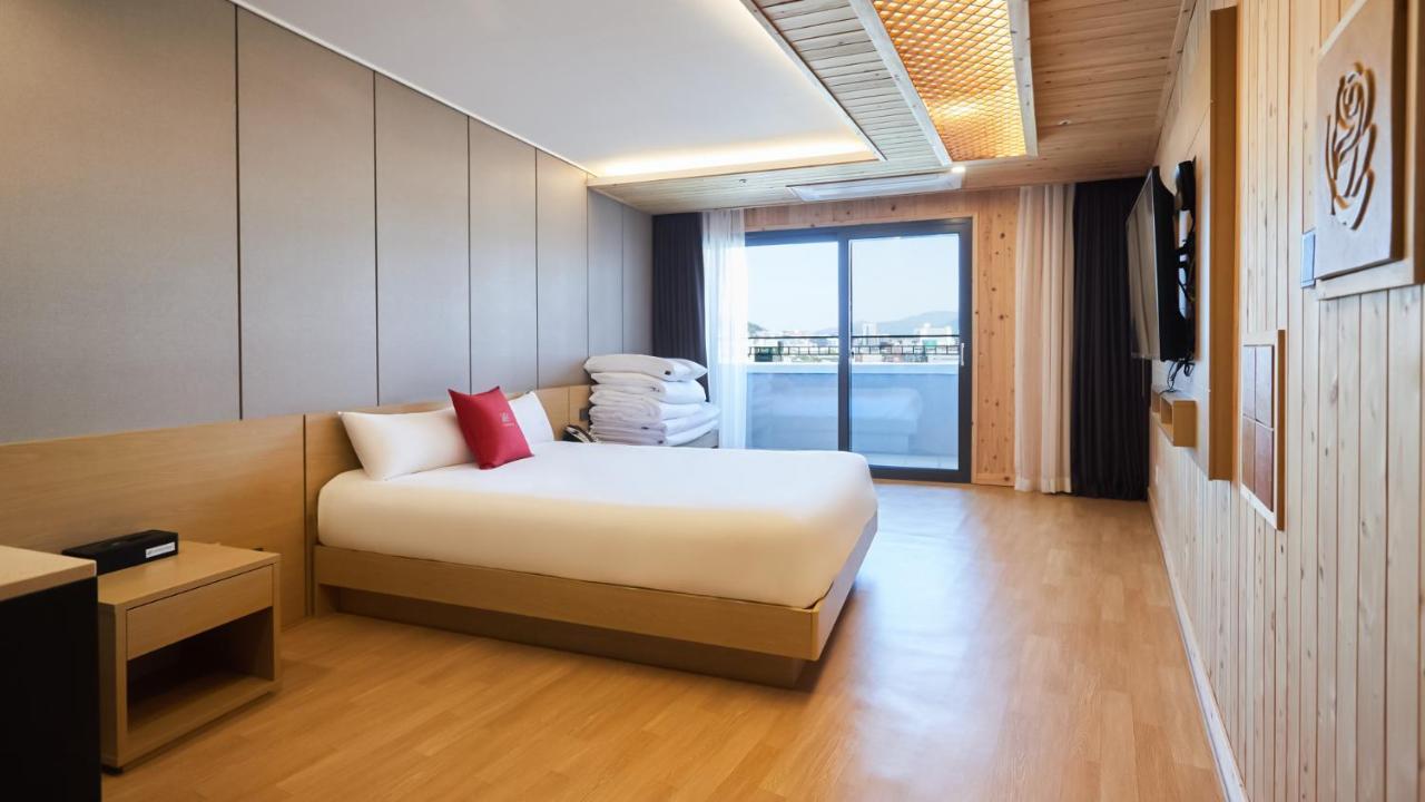 Chuncheon Eston Hotel Bagian luar foto