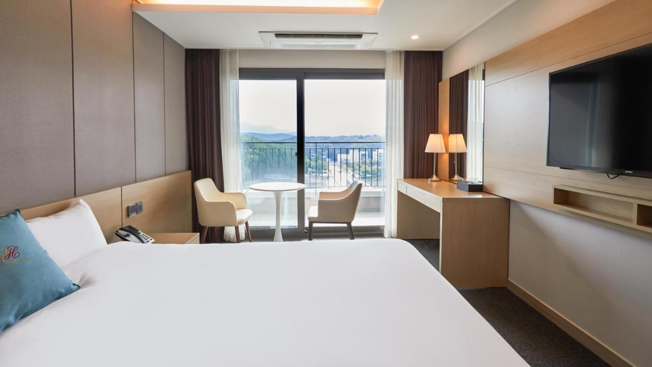 Chuncheon Eston Hotel Bagian luar foto