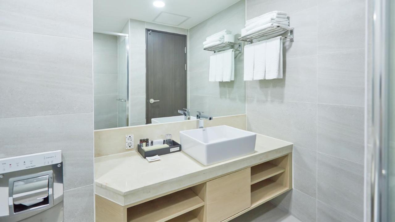 Chuncheon Eston Hotel Bagian luar foto