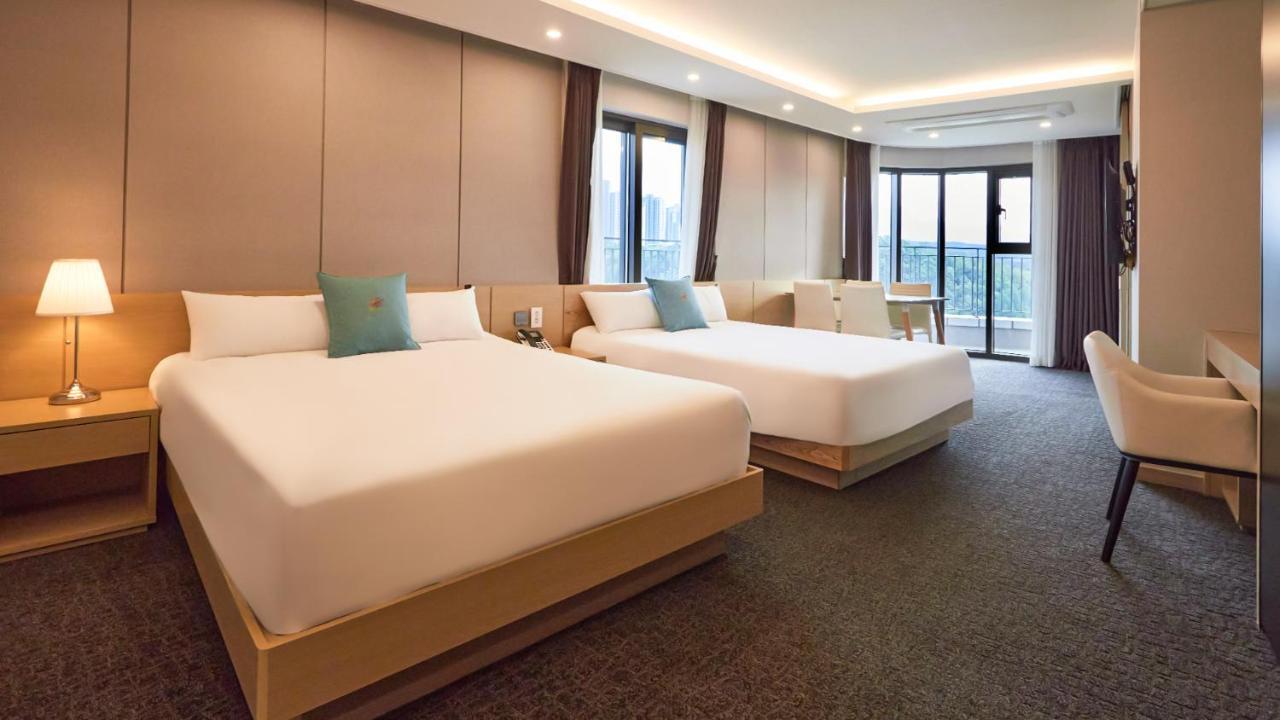 Chuncheon Eston Hotel Bagian luar foto