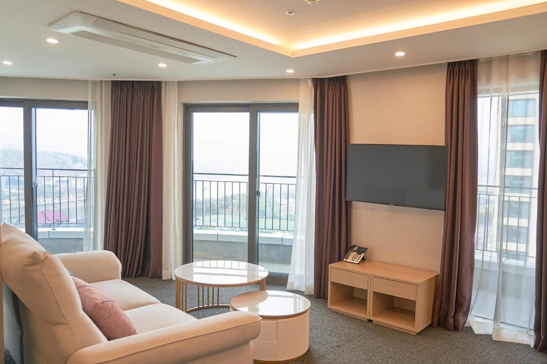Chuncheon Eston Hotel Bagian luar foto