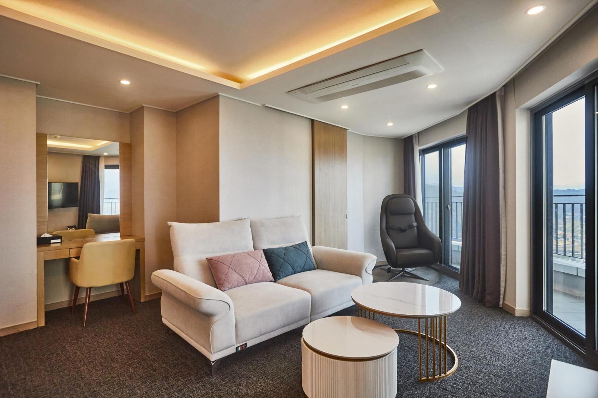 Chuncheon Eston Hotel Bagian luar foto